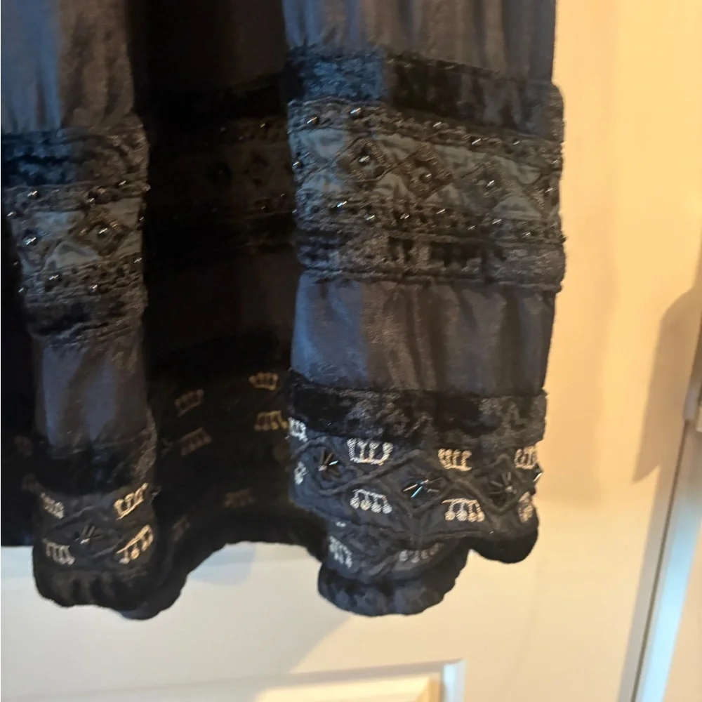 Karavan Black Pleated Midi Skirt Elastic Waist Boho velvet Lace Trim Size Large - Picture 7 of 11